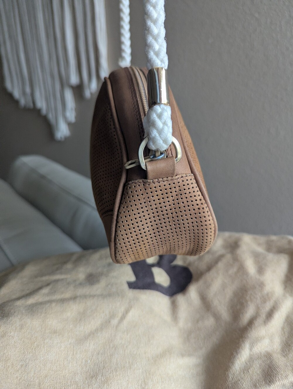 vintage Bally half-moon shoulder bag made of tan perforated suede leather - Picture 11 of 15